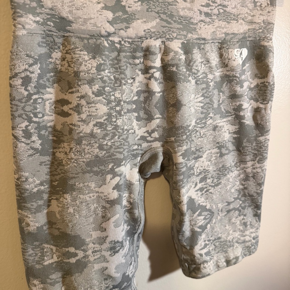 Womens Best Gray Camo Biker Shorts Women’s XS High Waisted Cycling Activewear